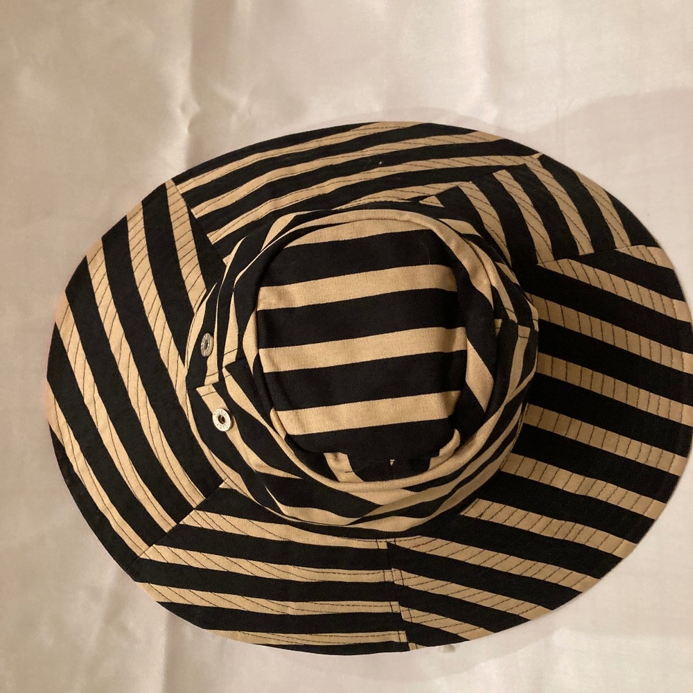 Obagi Elegant Black and Tan Striped Hat